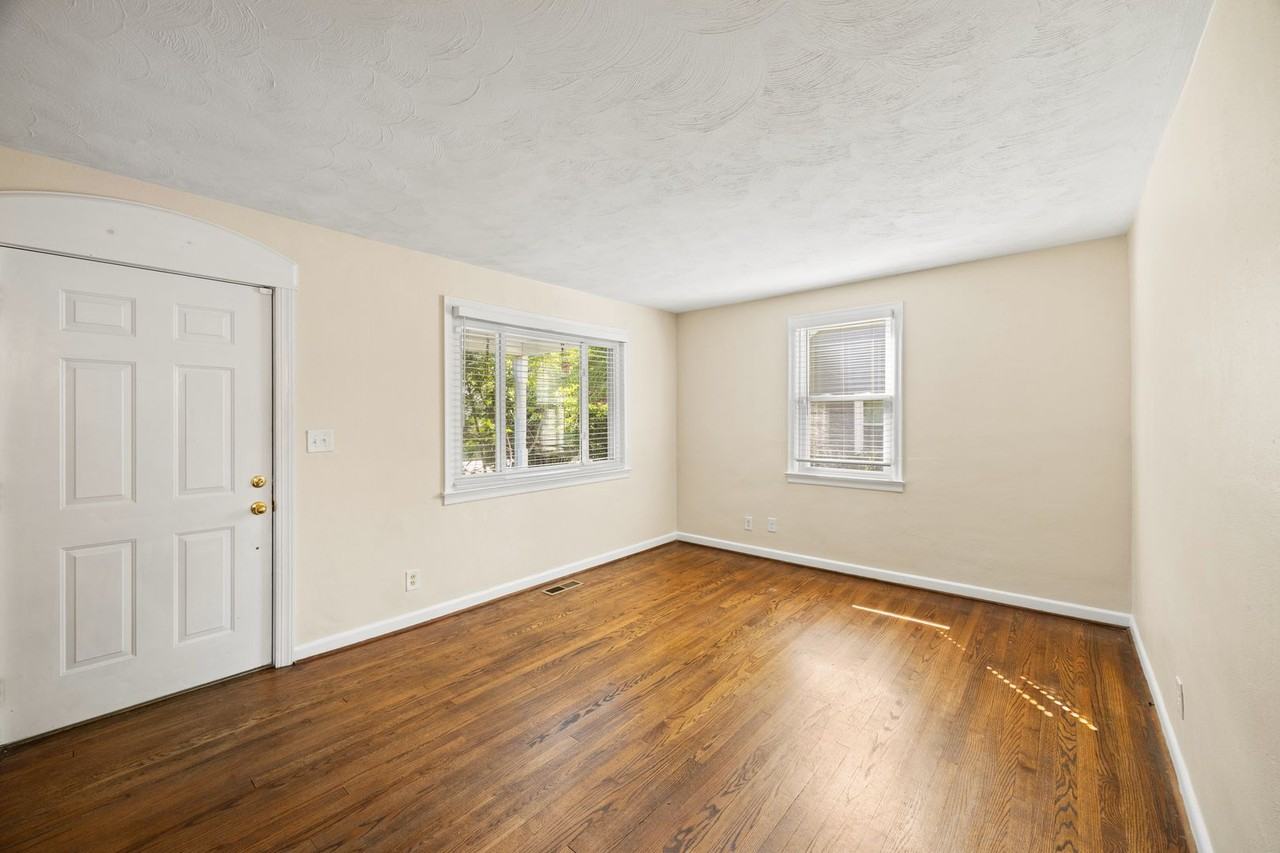 1322 Paul St - Photo 6 of 39