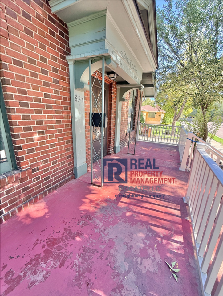 824 E Bonneville St - Photo 3 of 23