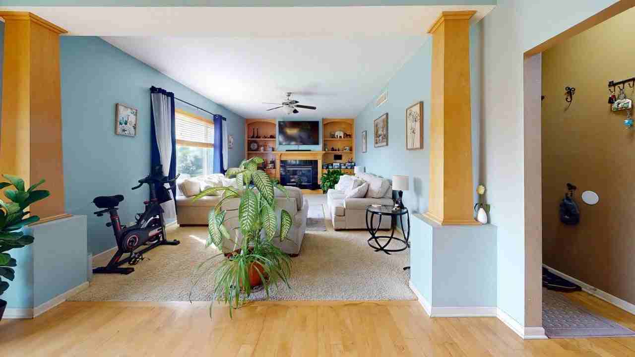 4006 Hyde Ave - Photo 4 of 25