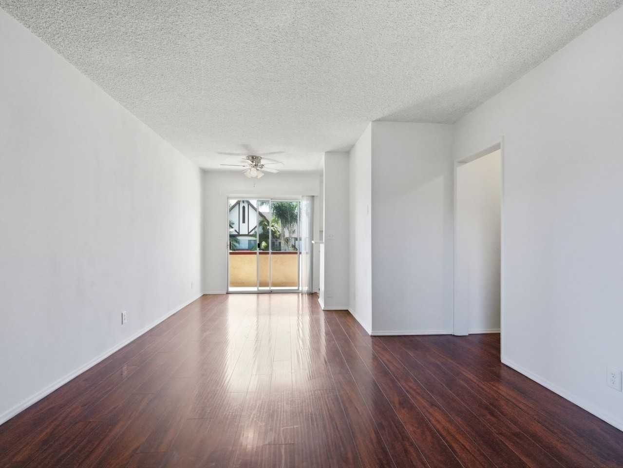 18541 Prairie St - Photo 4 of 24