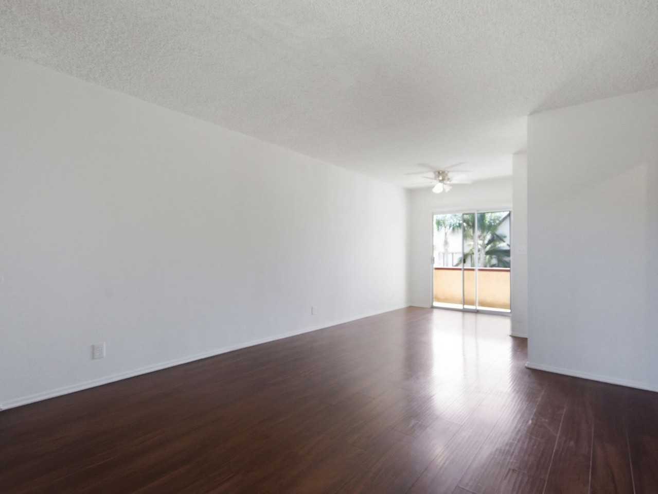 18541 Prairie St - Photo 5 of 24