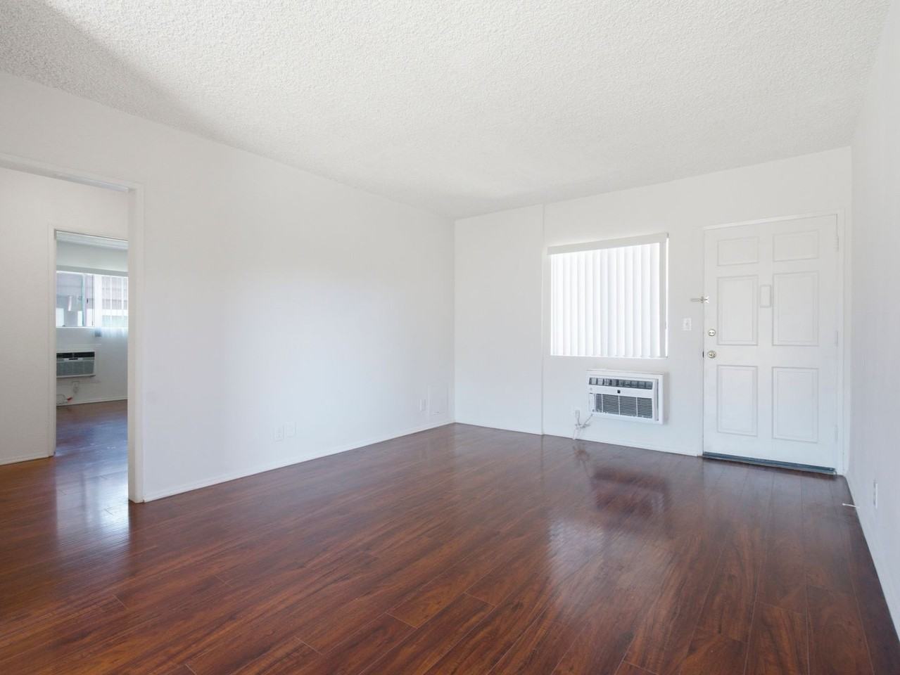 18541 Prairie St - Photo 6 of 24