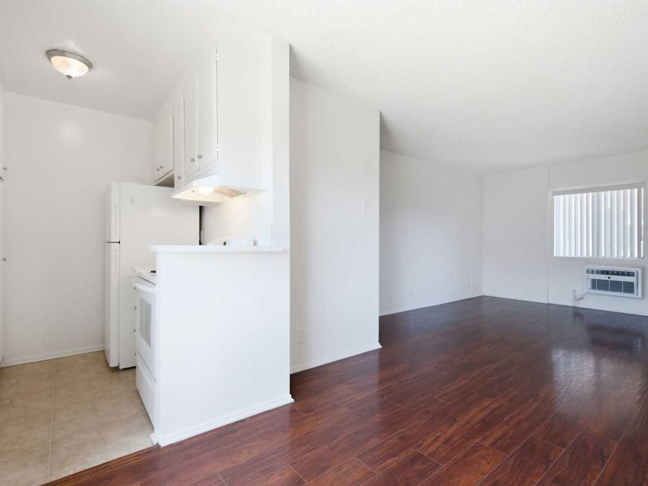 18541 Prairie St - Photo 7 of 24