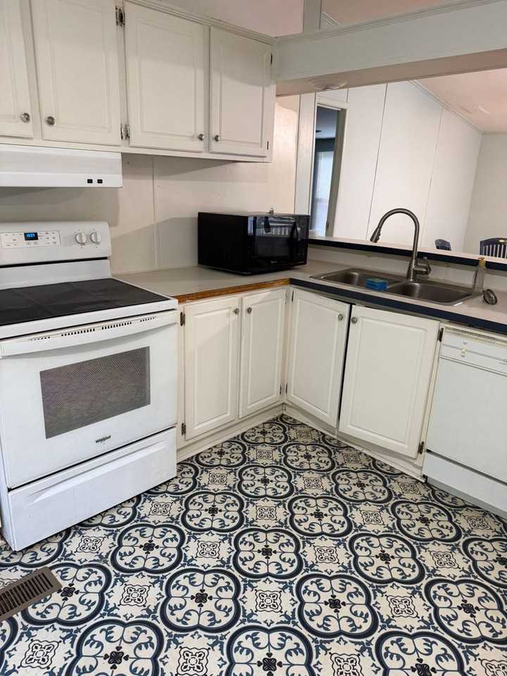 15450 Black Hollow Rd - Photo 2 of 10