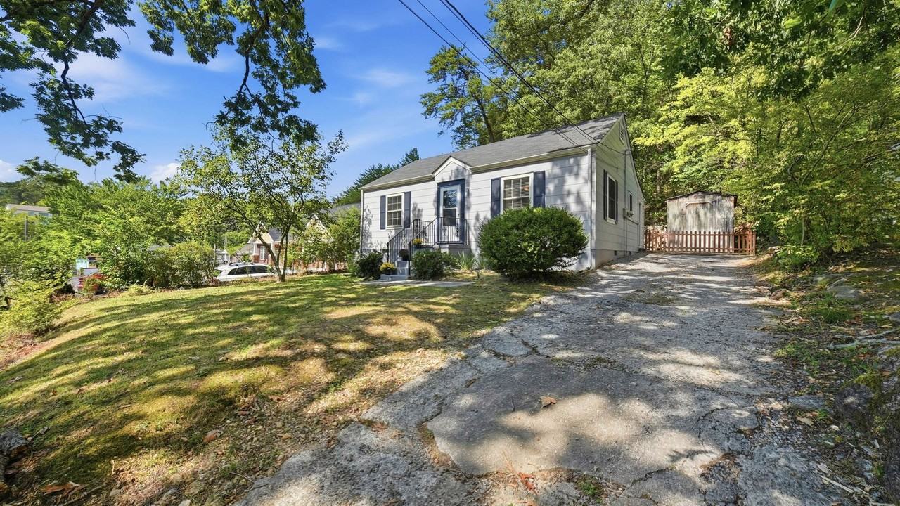 319 Sylvan St - Photo 2 of 15