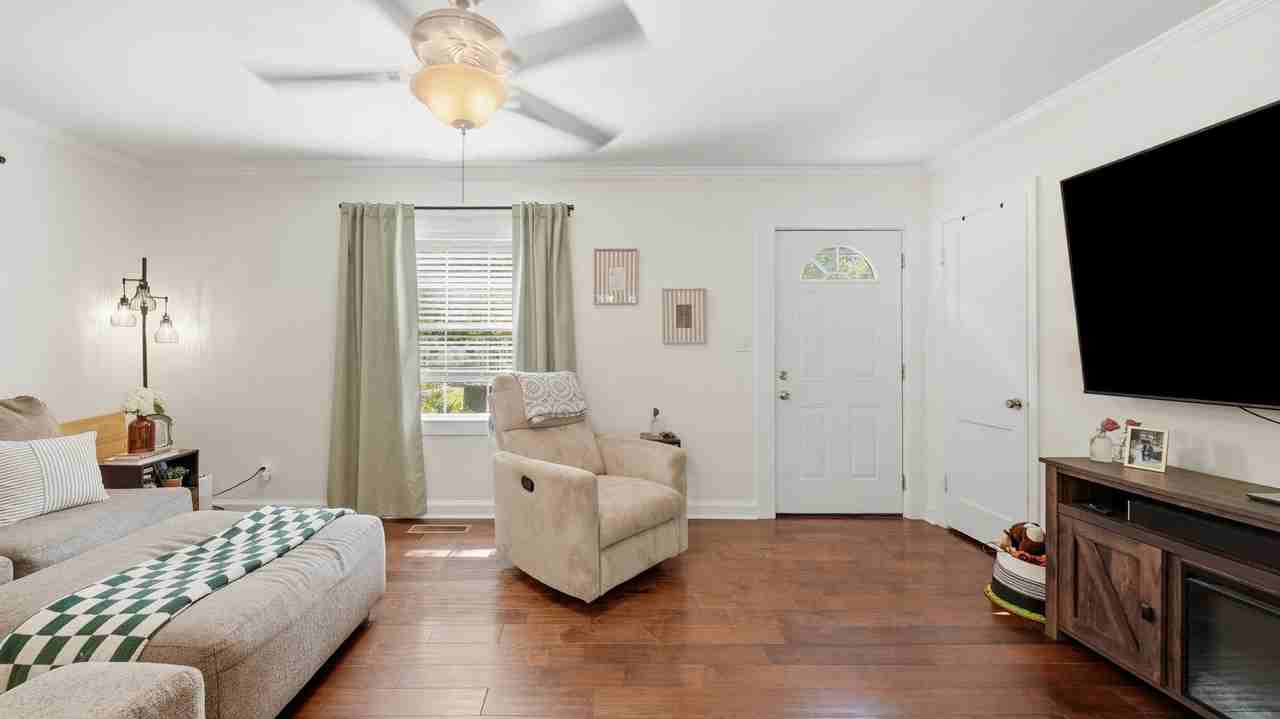 319 Sylvan St - Photo 3 of 15