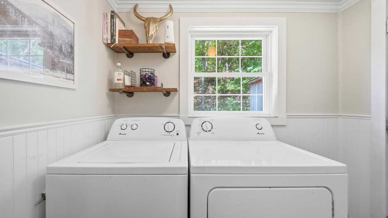 319 Sylvan St - Photo 7 of 15