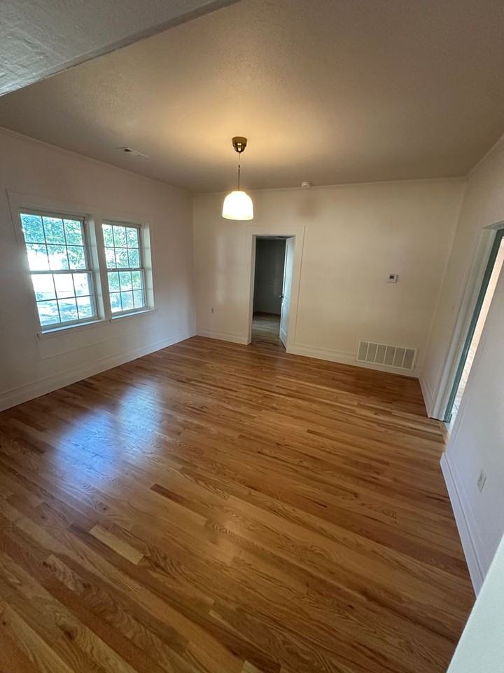 402 Hart Ave - Photo 3 of 19
