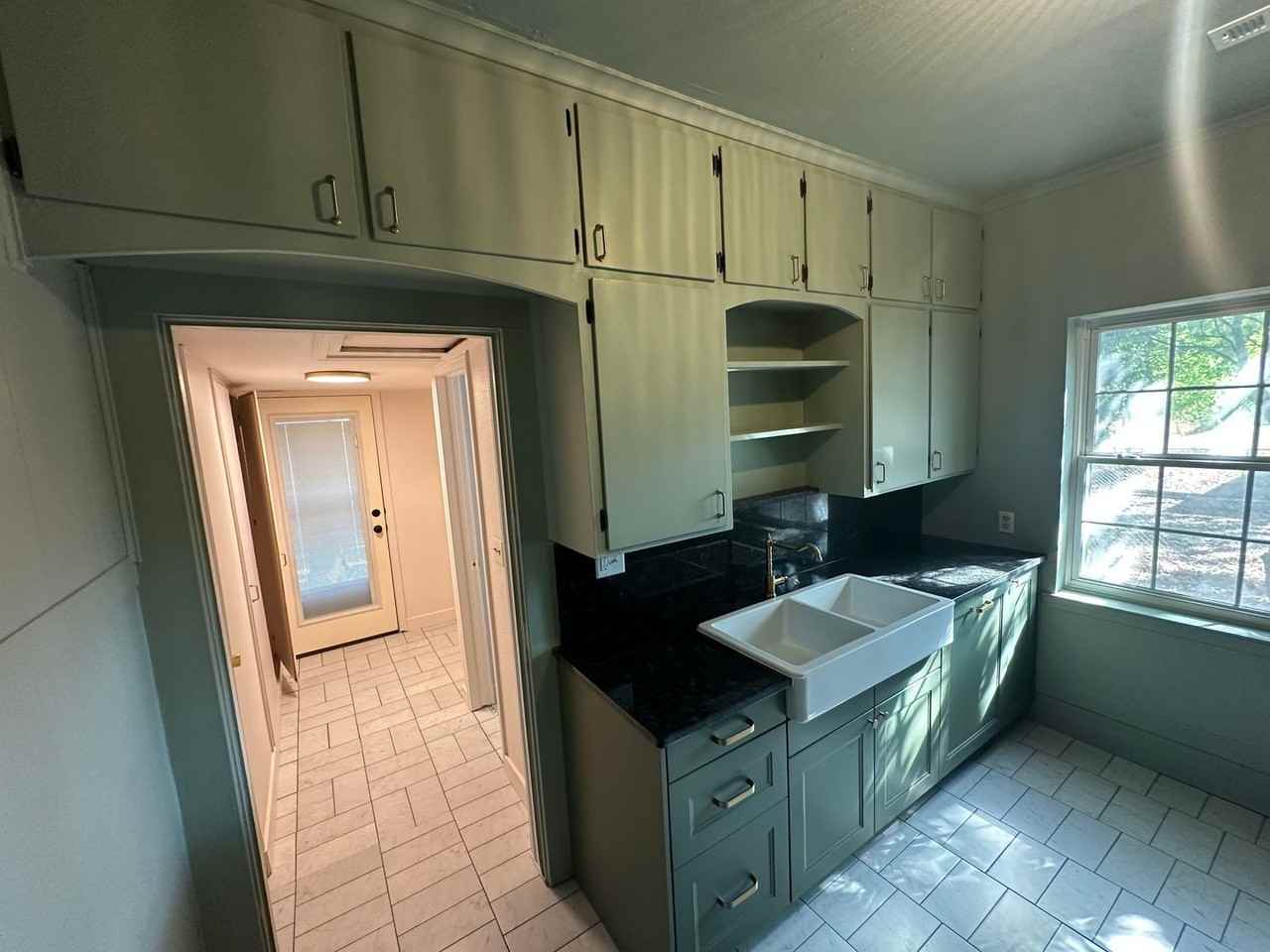 402 Hart Ave - Photo 5 of 19