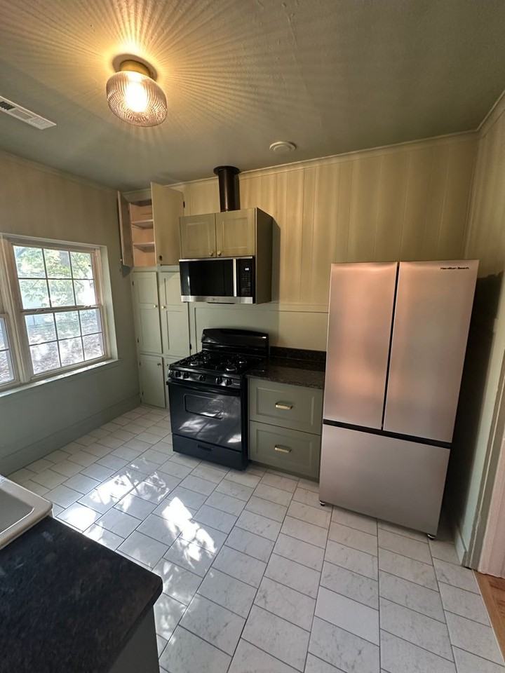 402 Hart Ave - Photo 6 of 19
