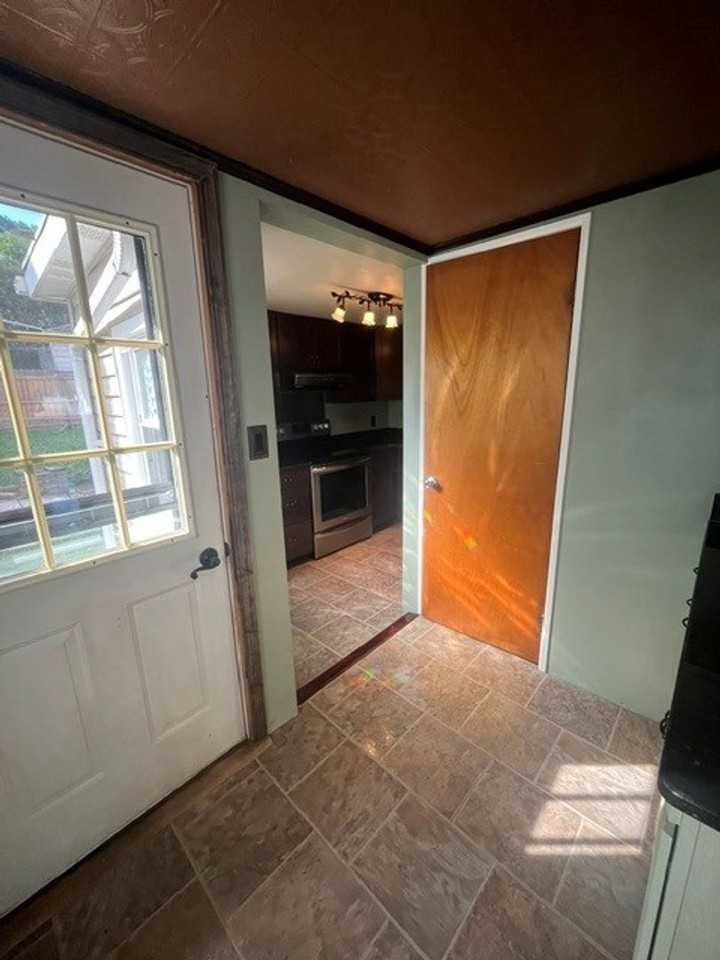 444 E Bertsch St - Photo 7 of 18