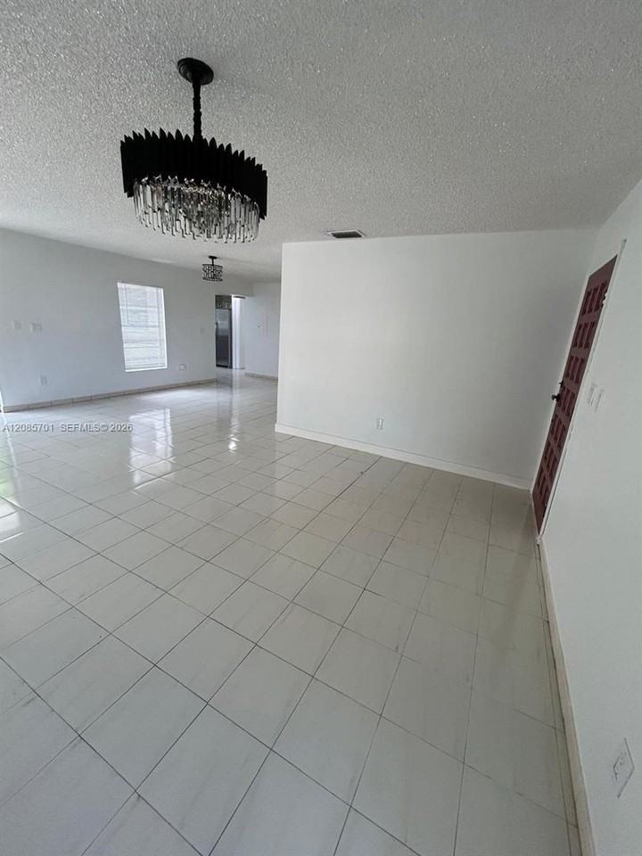 15710 Sw 304th St - Photo 5 of 12