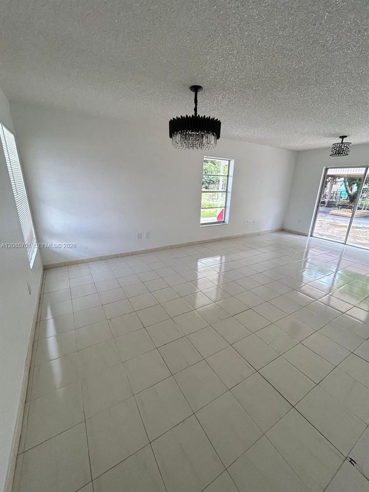 15710 Sw 304th St - Photo 6 of 12