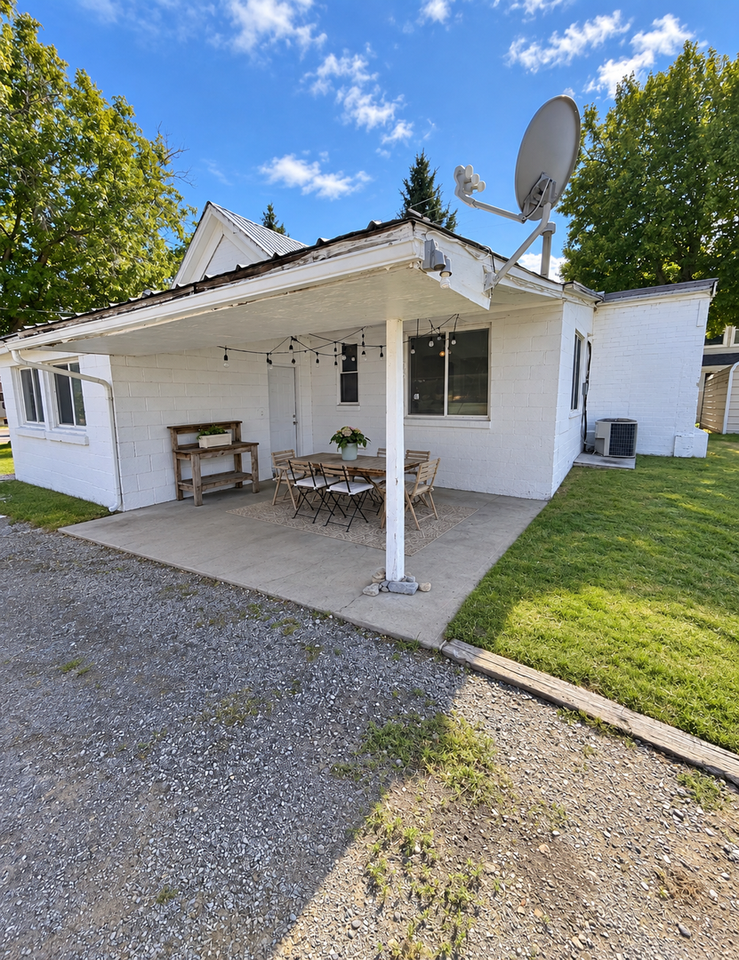 1040 W 1100 N - Photo 2 of 20