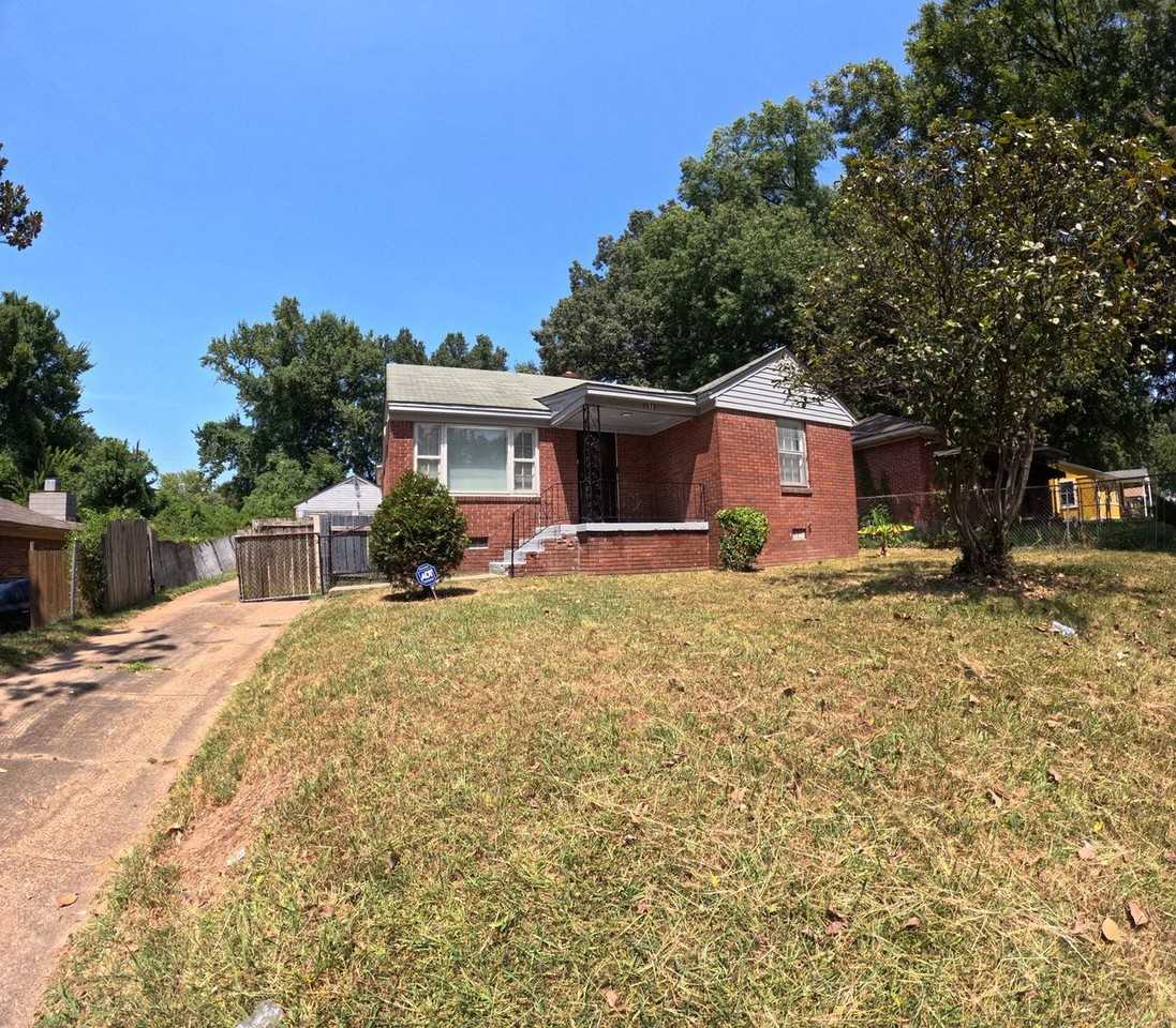1970 Whitney Ave - Photo 2 of 22