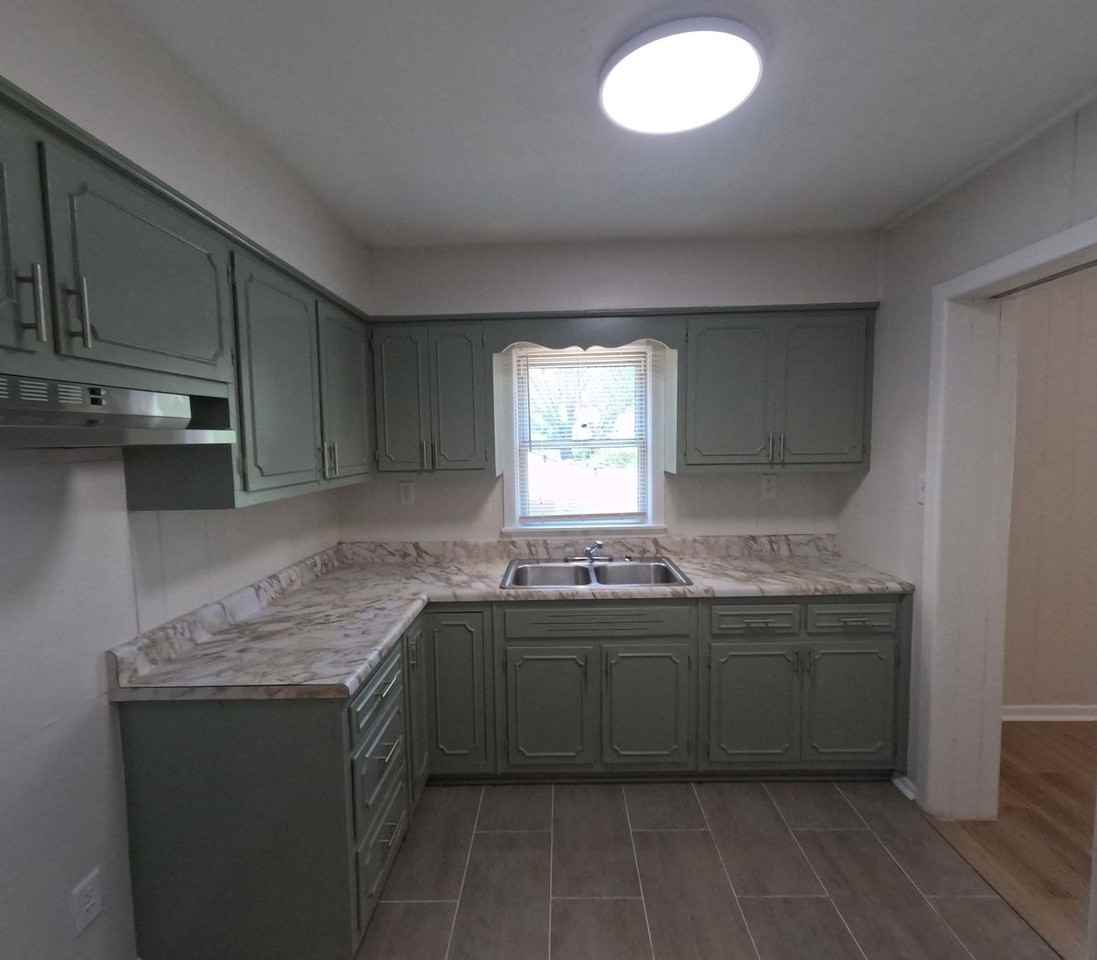 1970 Whitney Ave - Photo 5 of 22