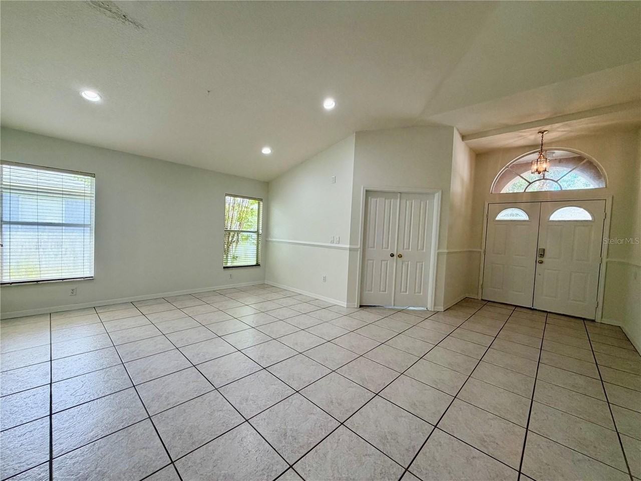 9427 Hunters Pond Dr - Photo 3 of 19