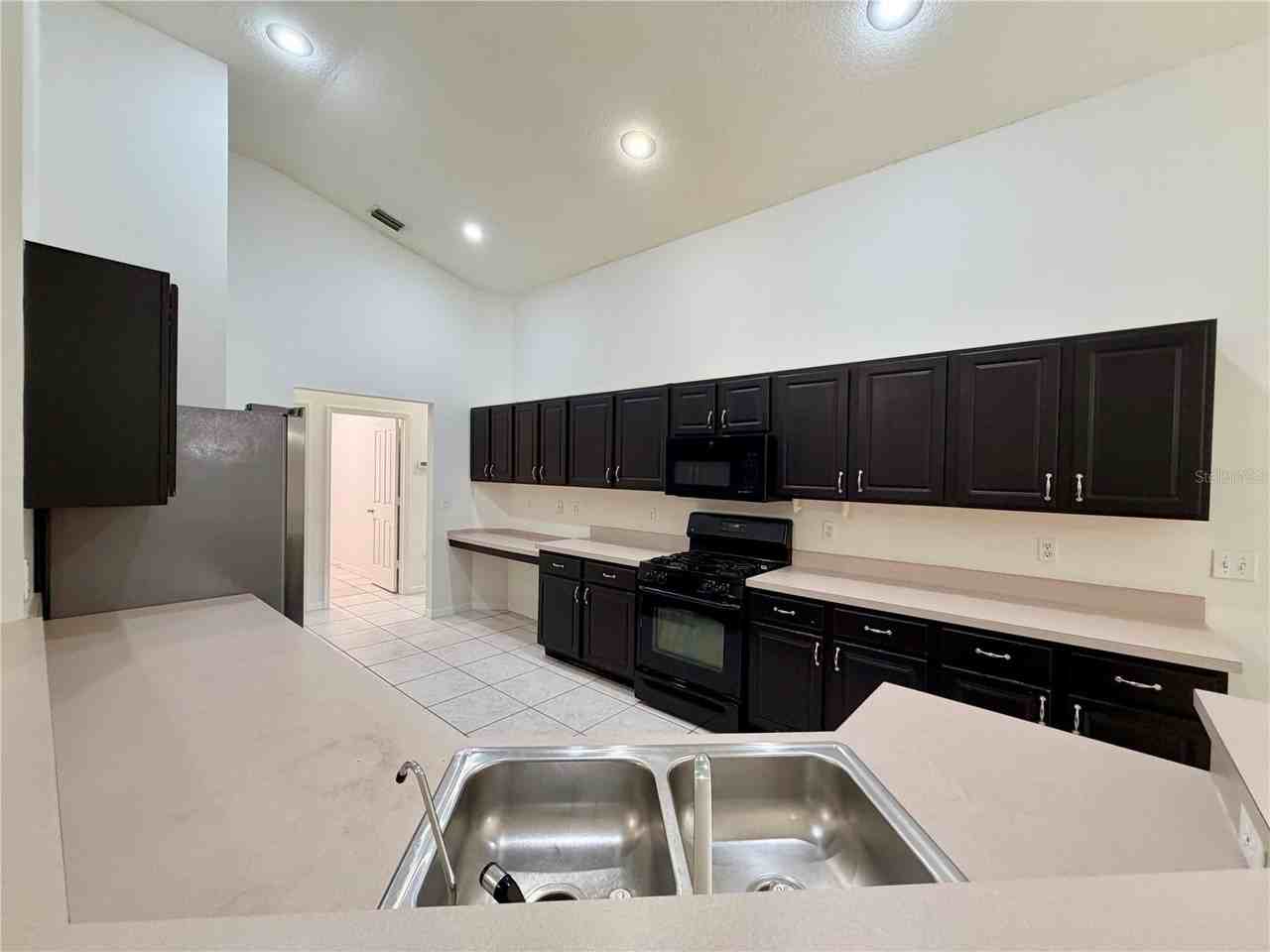 9427 Hunters Pond Dr - Photo 4 of 19