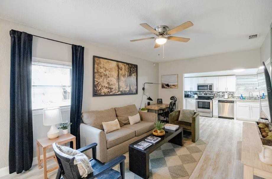 8311 N Newport Ave - Photo 3 of 13