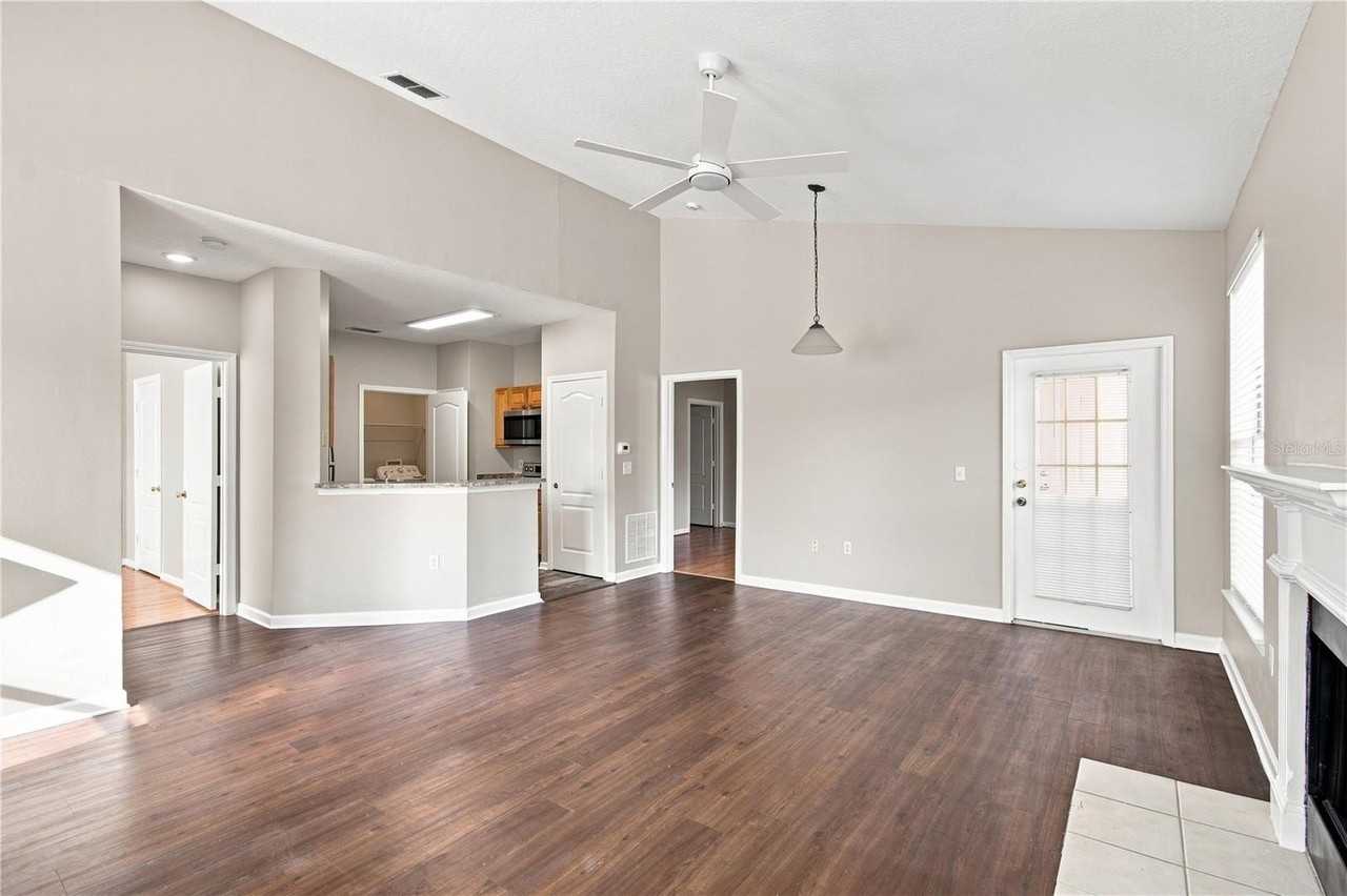 10467 Villa View Cir #10467 - Photo 5 of 31
