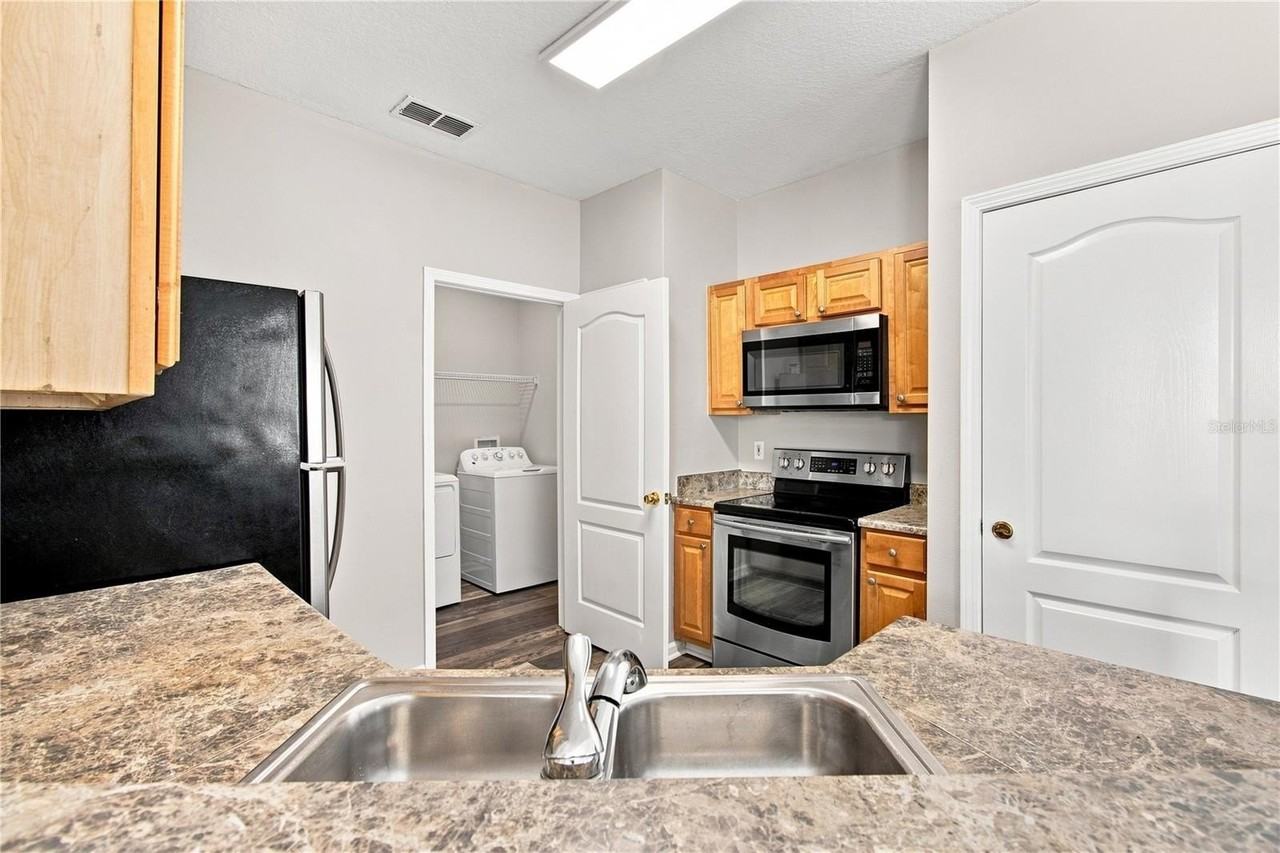 10467 Villa View Cir #10467 - Photo 6 of 31