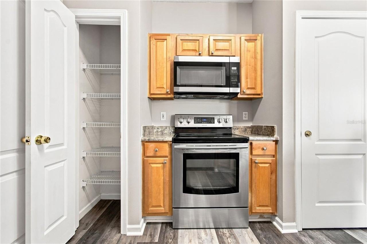 10467 Villa View Cir #10467 - Photo 7 of 31
