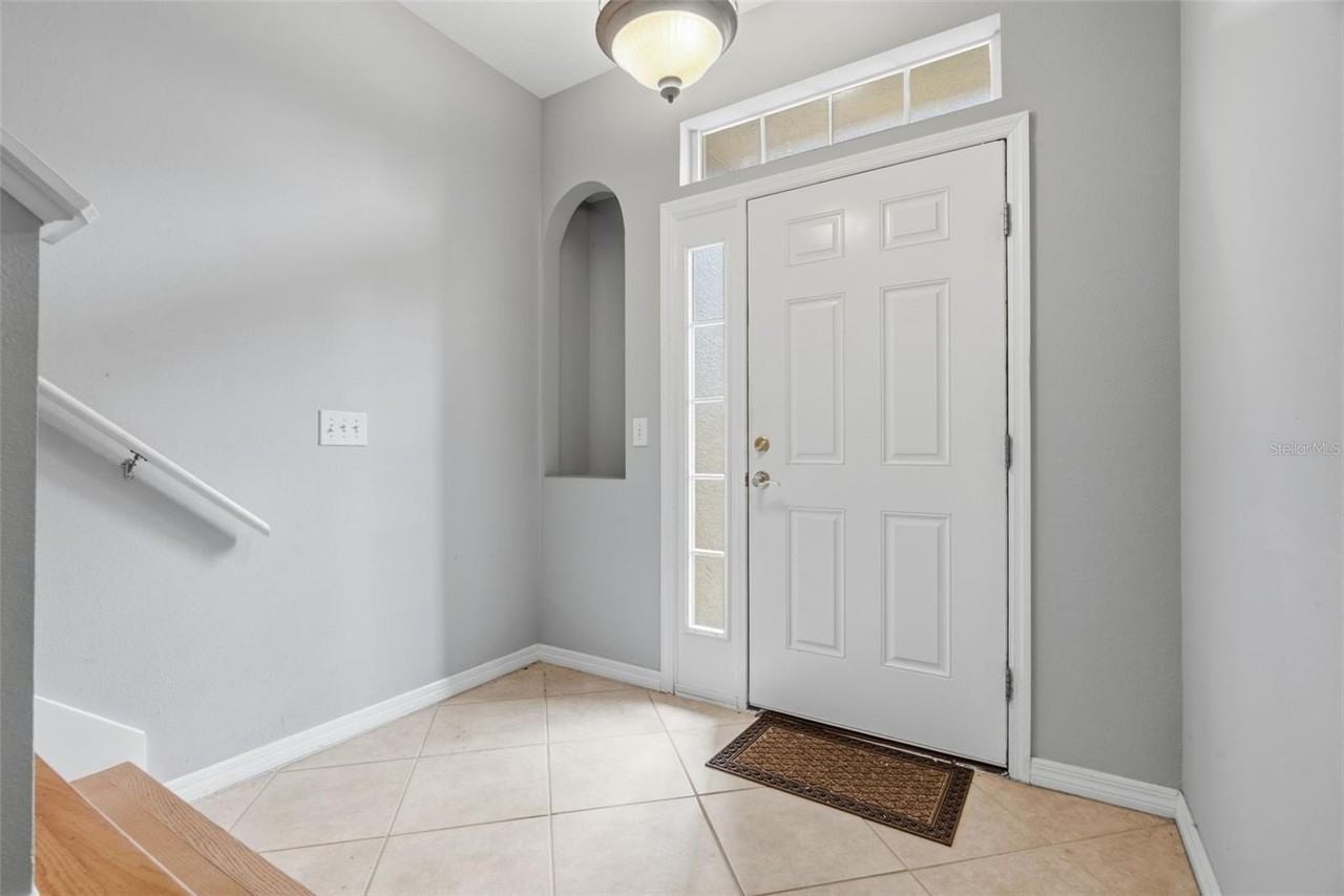 3011 Pointeview Dr - Photo 5 of 25