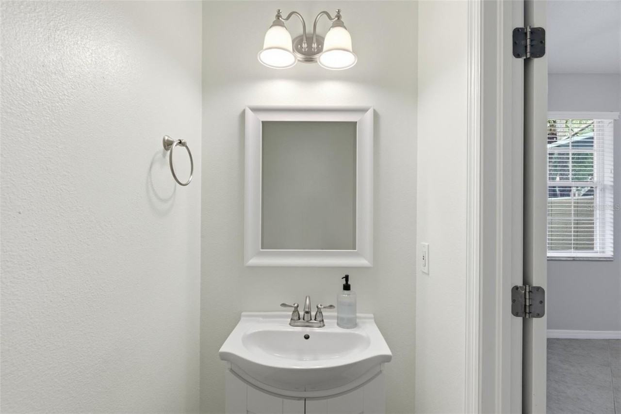 3011 Pointeview Dr - Photo 7 of 25