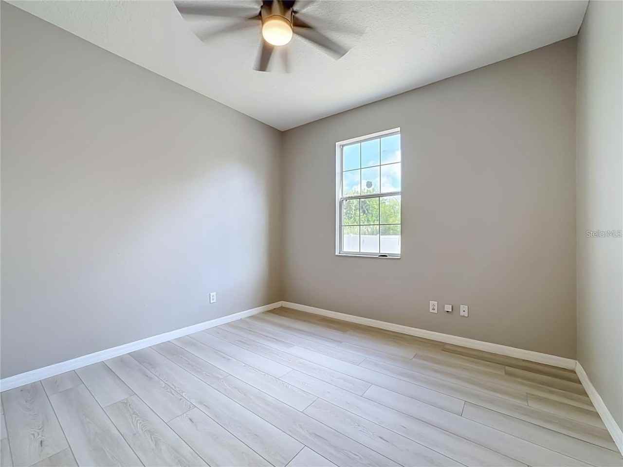 1620 Atlantic Dr - Photo 5 of 32