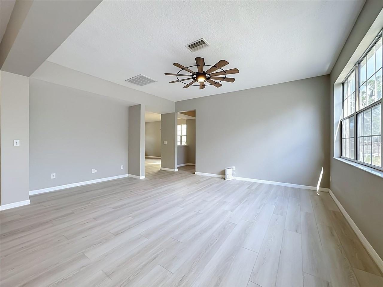 1620 Atlantic Dr - Photo 6 of 32