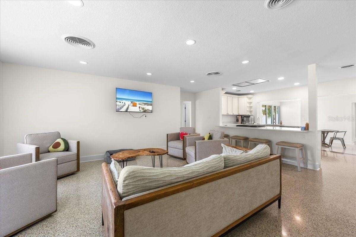 1019 Mandalay Ave - Photo 5 of 50