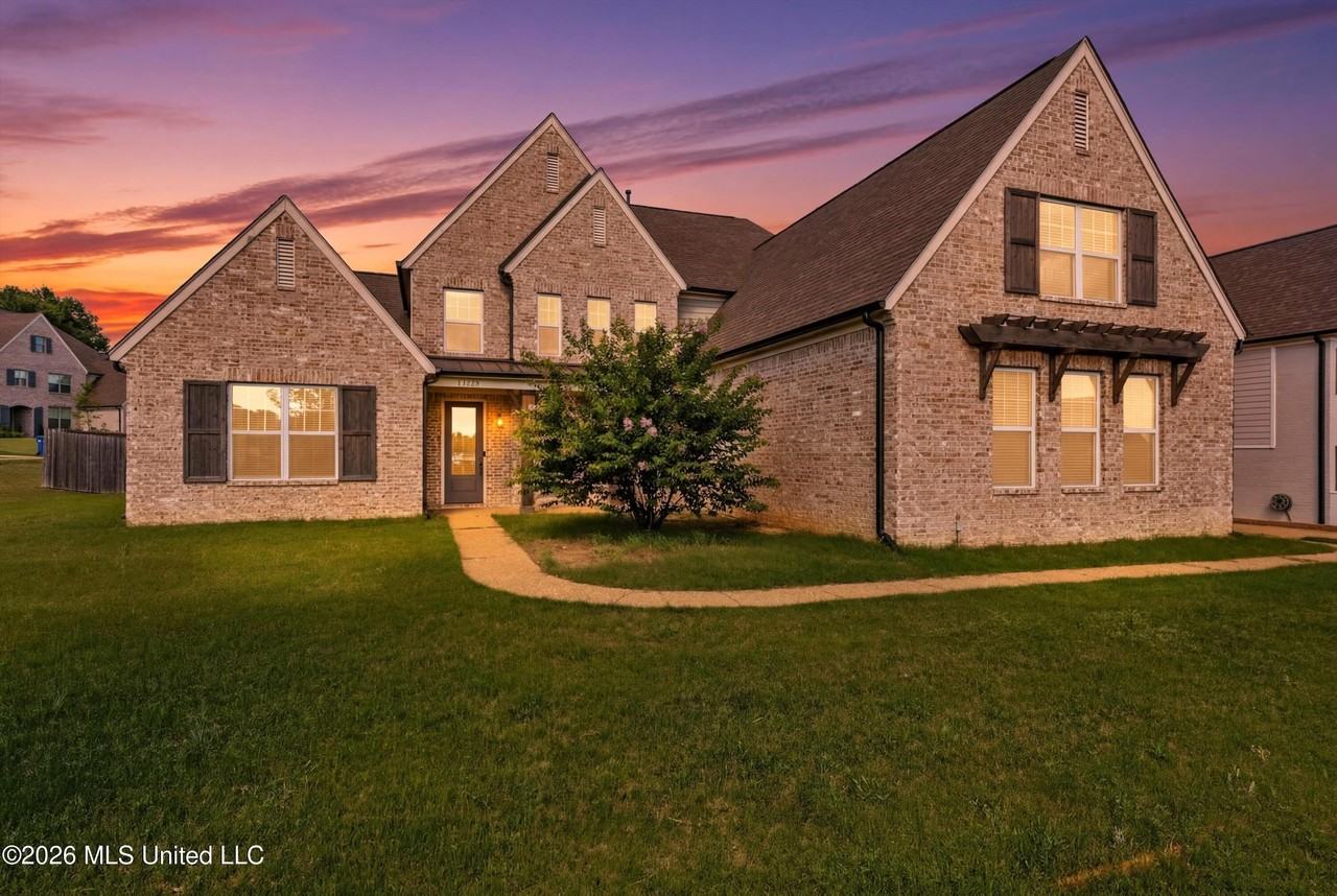 13738 River Grove Ln - Photo 2 of 48