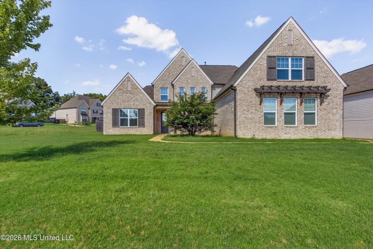 13738 River Grove Ln - Photo 3 of 48