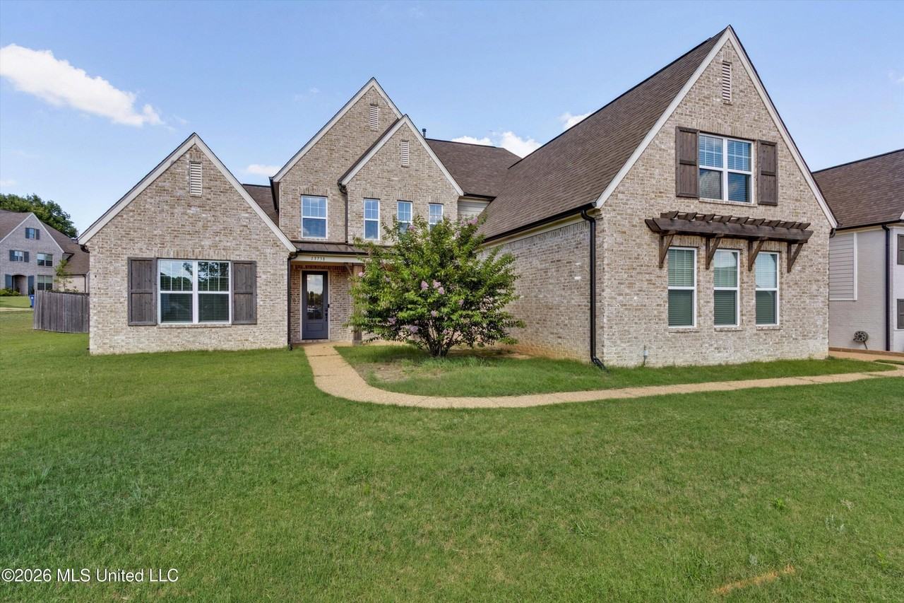 13738 River Grove Ln - Photo 4 of 48