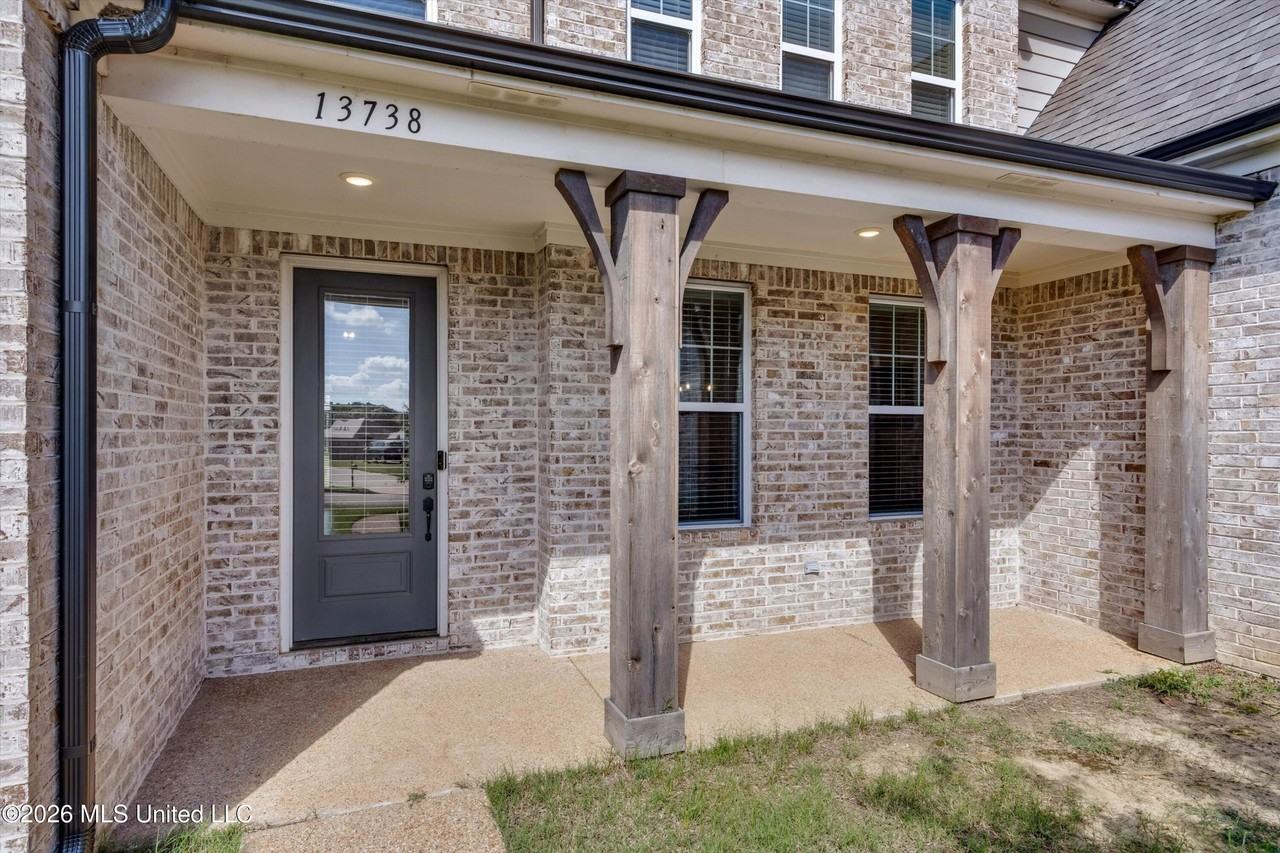 13738 River Grove Ln - Photo 5 of 48