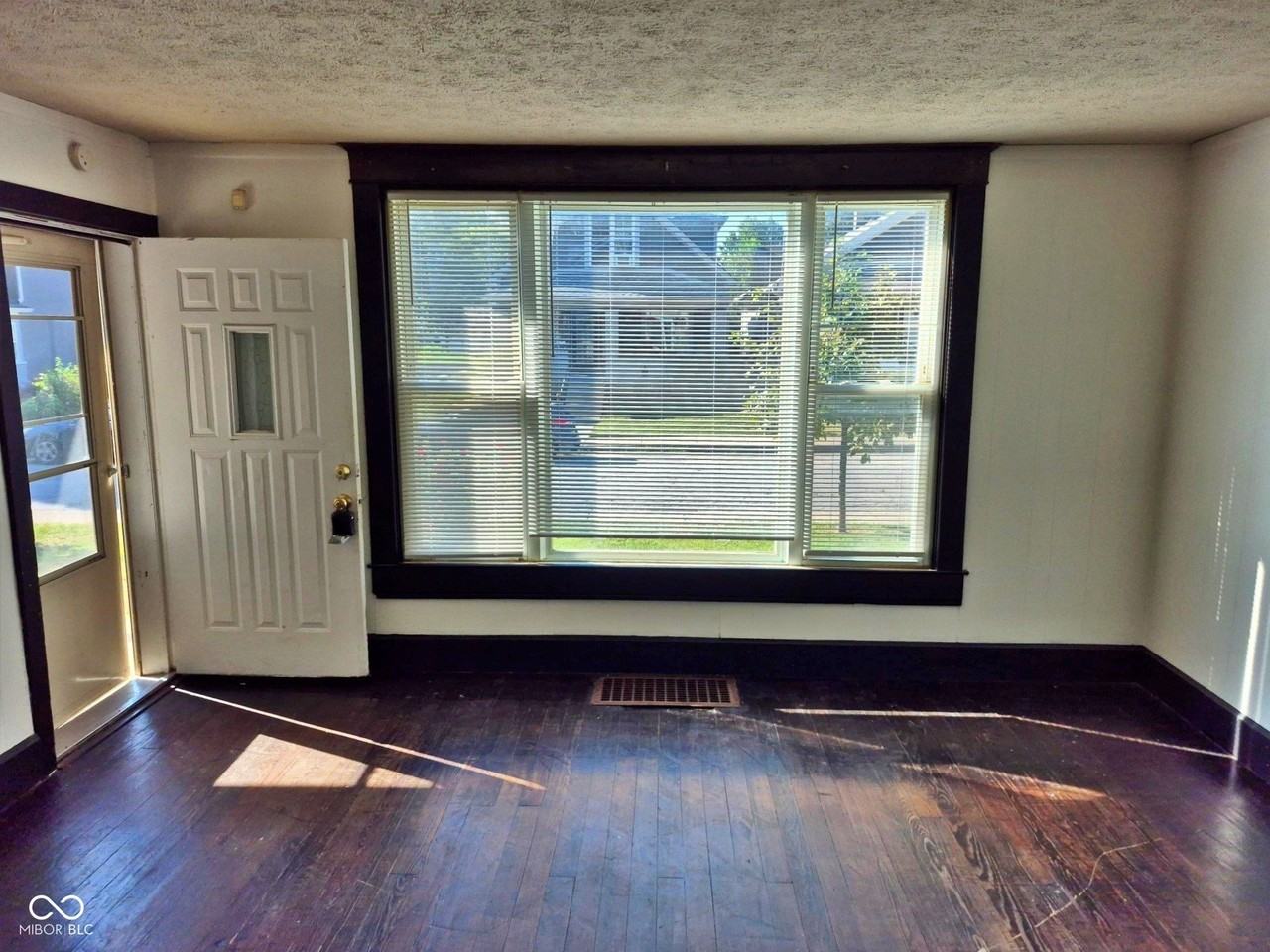 624 Lincoln St - Photo 5 of 24