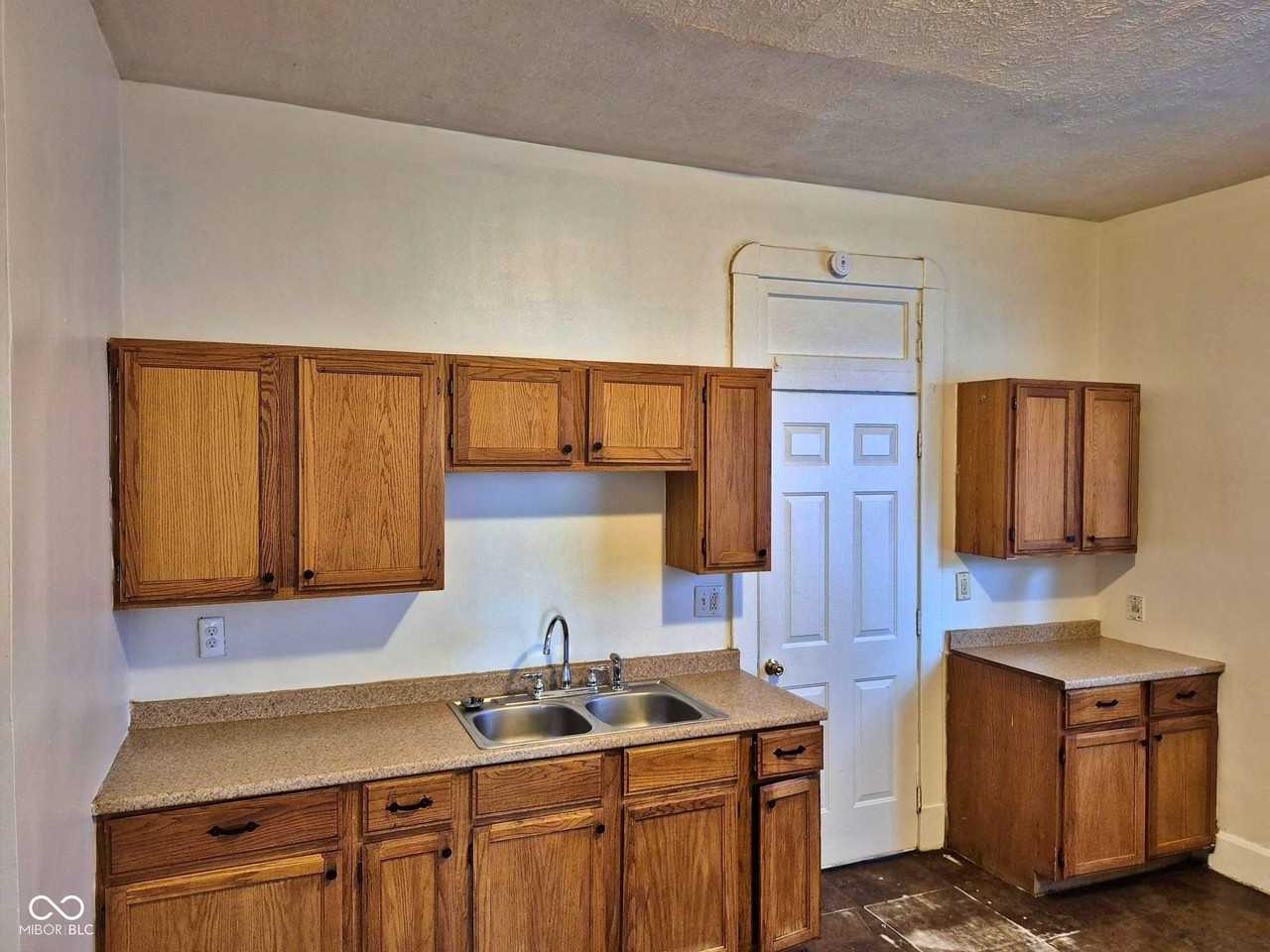 624 Lincoln St - Photo 7 of 24