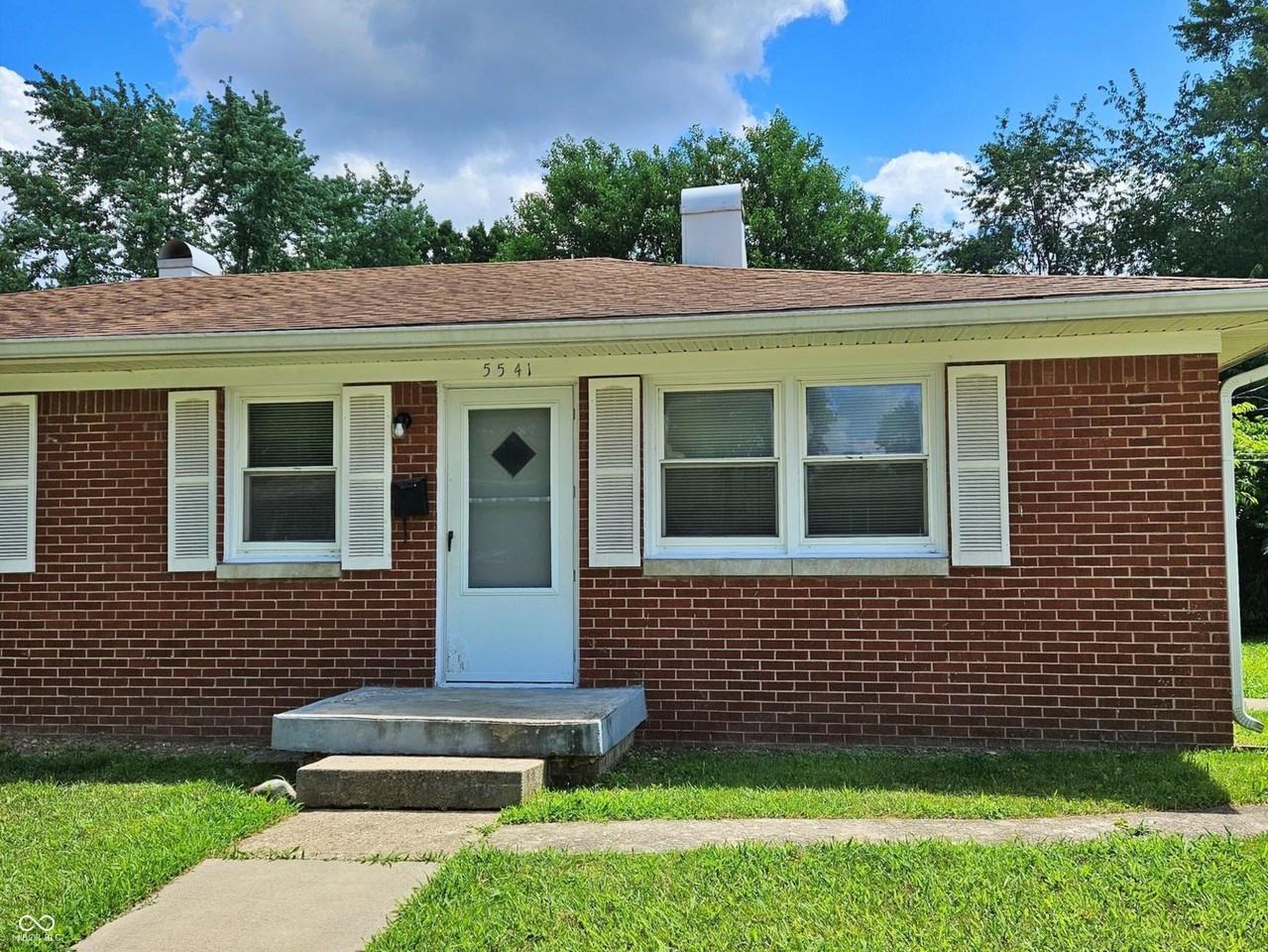 5541 E 40th St - Photo 2 of 15