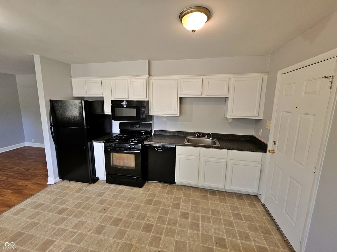 5541 E 40th St - Photo 5 of 15