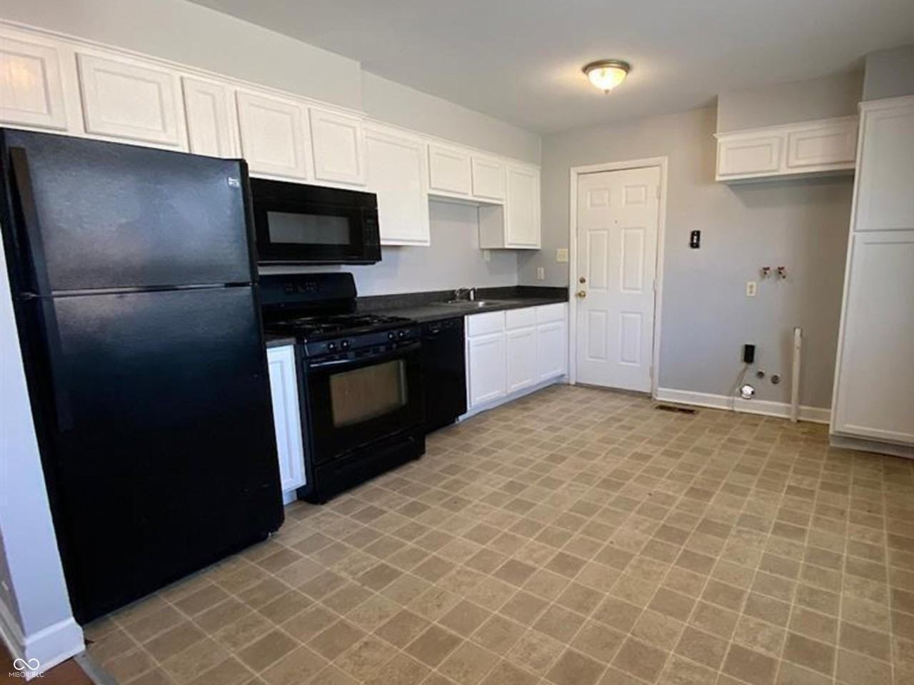 5541 E 40th St - Photo 6 of 15