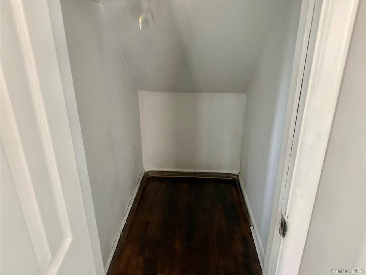 66 Folsom Ave - Photo 3 of 12