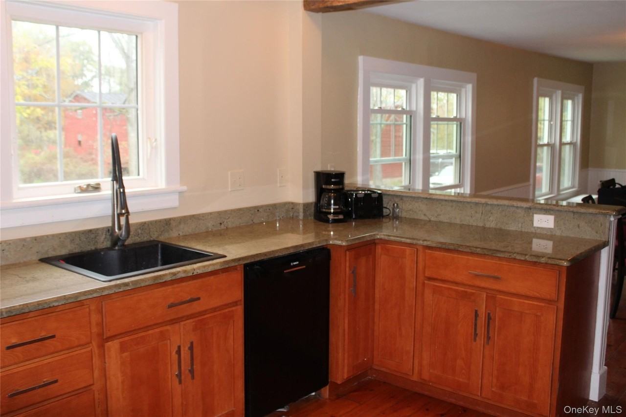 244 Lippincott Rd - Photo 4 of 26