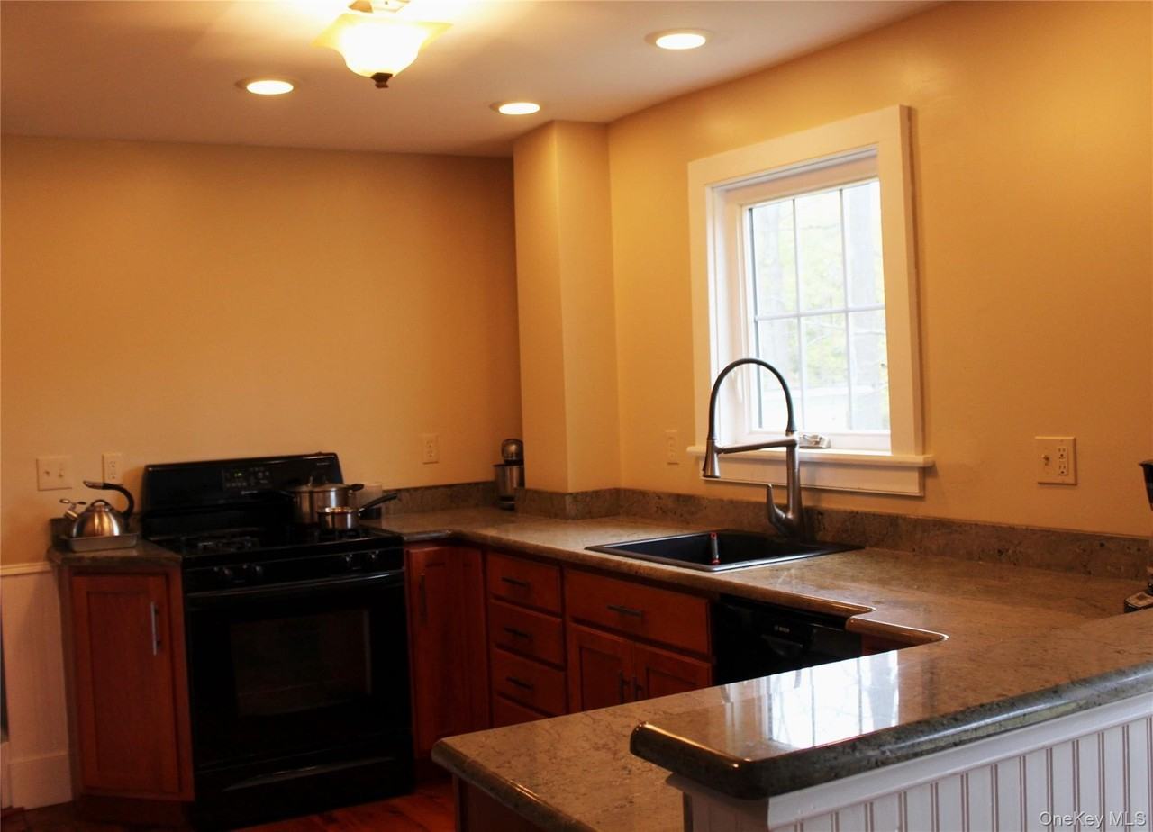 244 Lippincott Rd - Photo 5 of 26