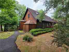 featured image of 14 Lakeside Dr