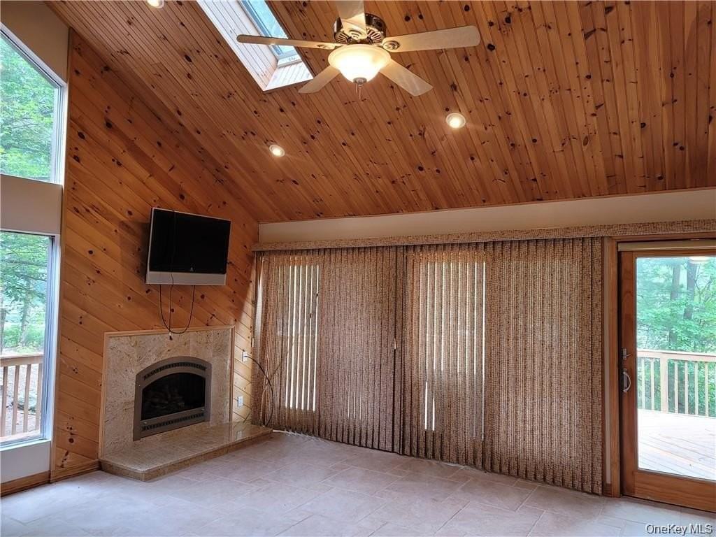 14 Lakeside Dr - Photo 3 of 25