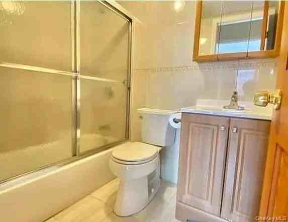 4035 191st St #3 - Photo 7 of 9
