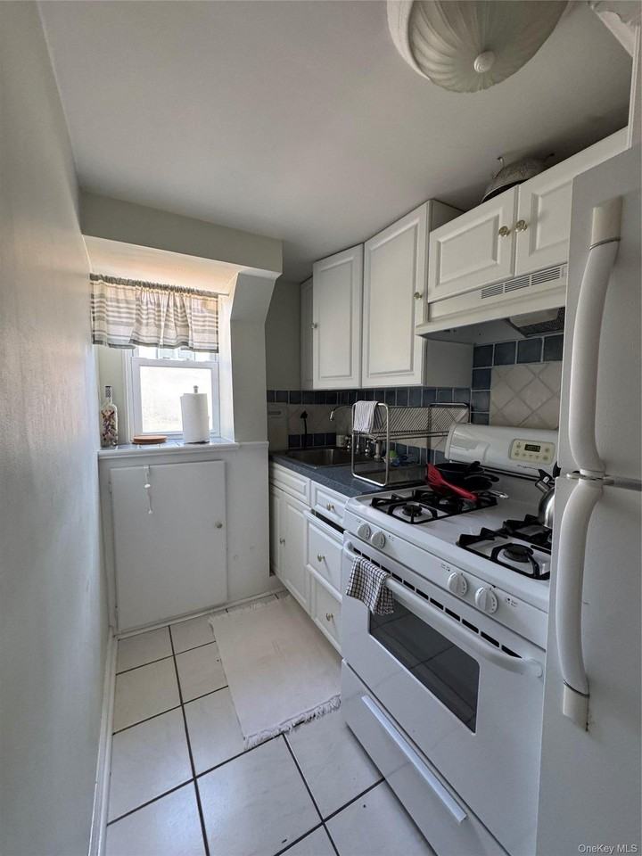 3 Clayton Ave - Photo 4 of 11