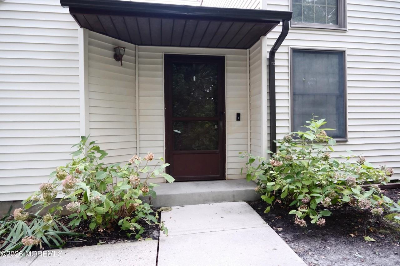 107 Westchester Dr - Photo 2 of 10