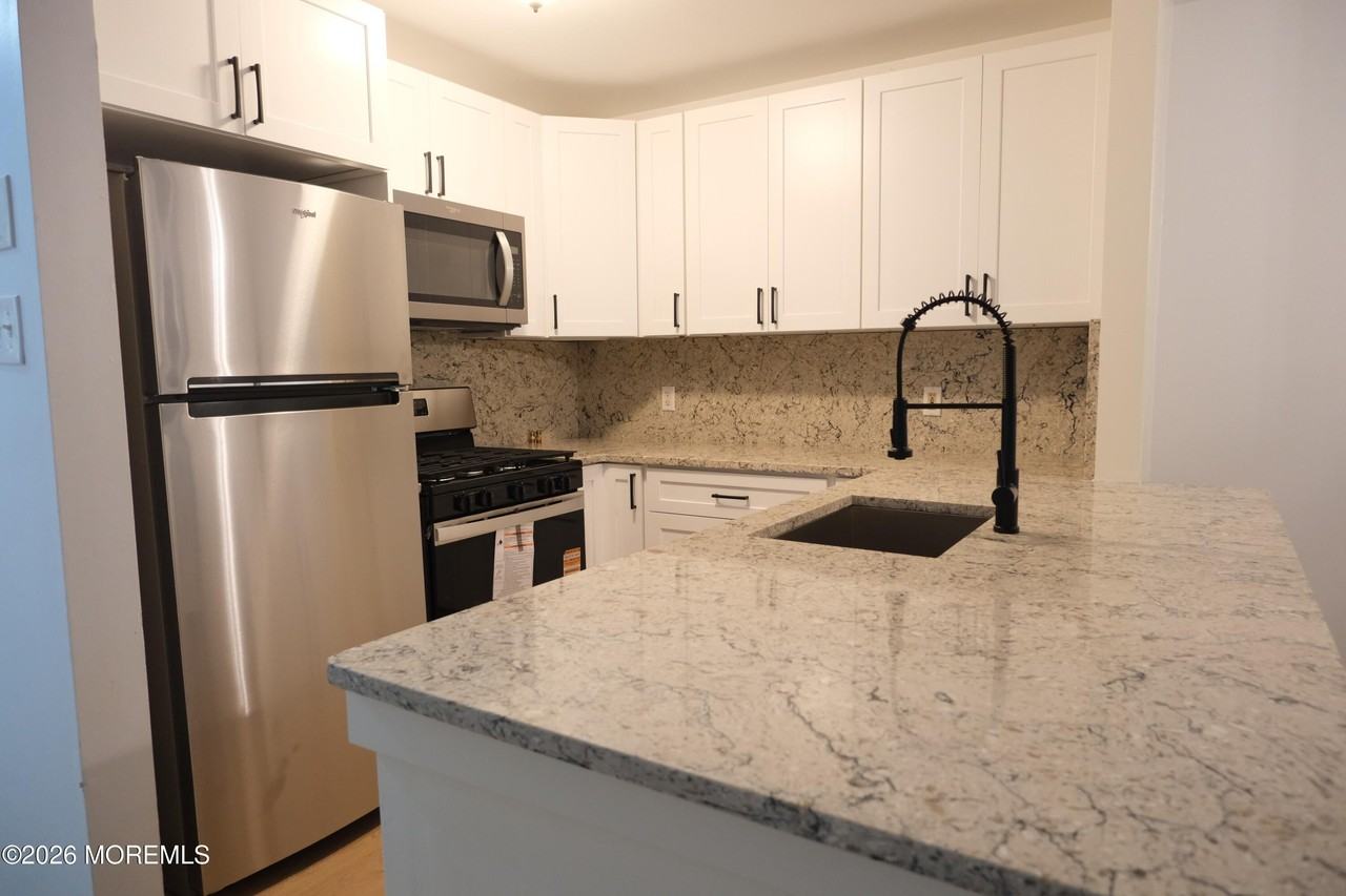 107 Westchester Dr - Photo 7 of 10