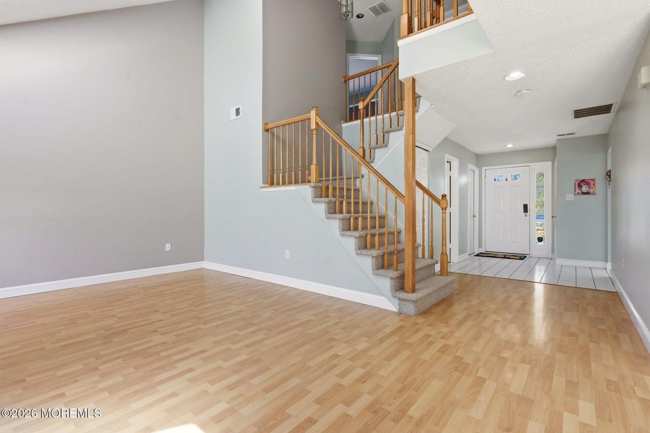 50 Glen Oaks Ct - Photo 3 of 22